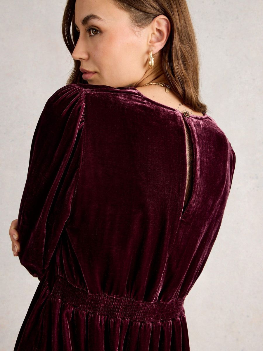 Elegantes Samt-Midikleid mit Ärmeln
