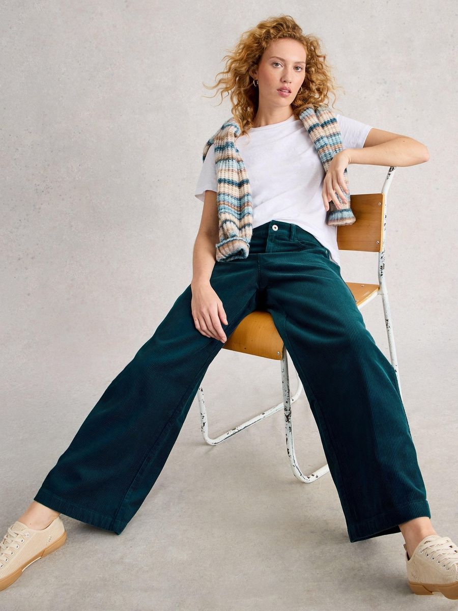 Cordhose mit weitem Bein