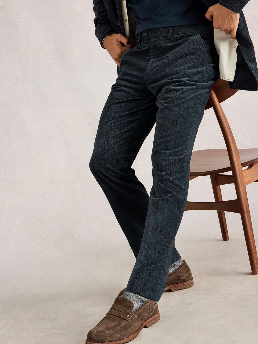 Klassische Cordhose mit Fischgrätmuster