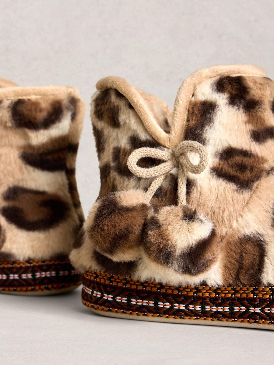 Hausschuhe mit Leopardenmuster aus Kunstpelz