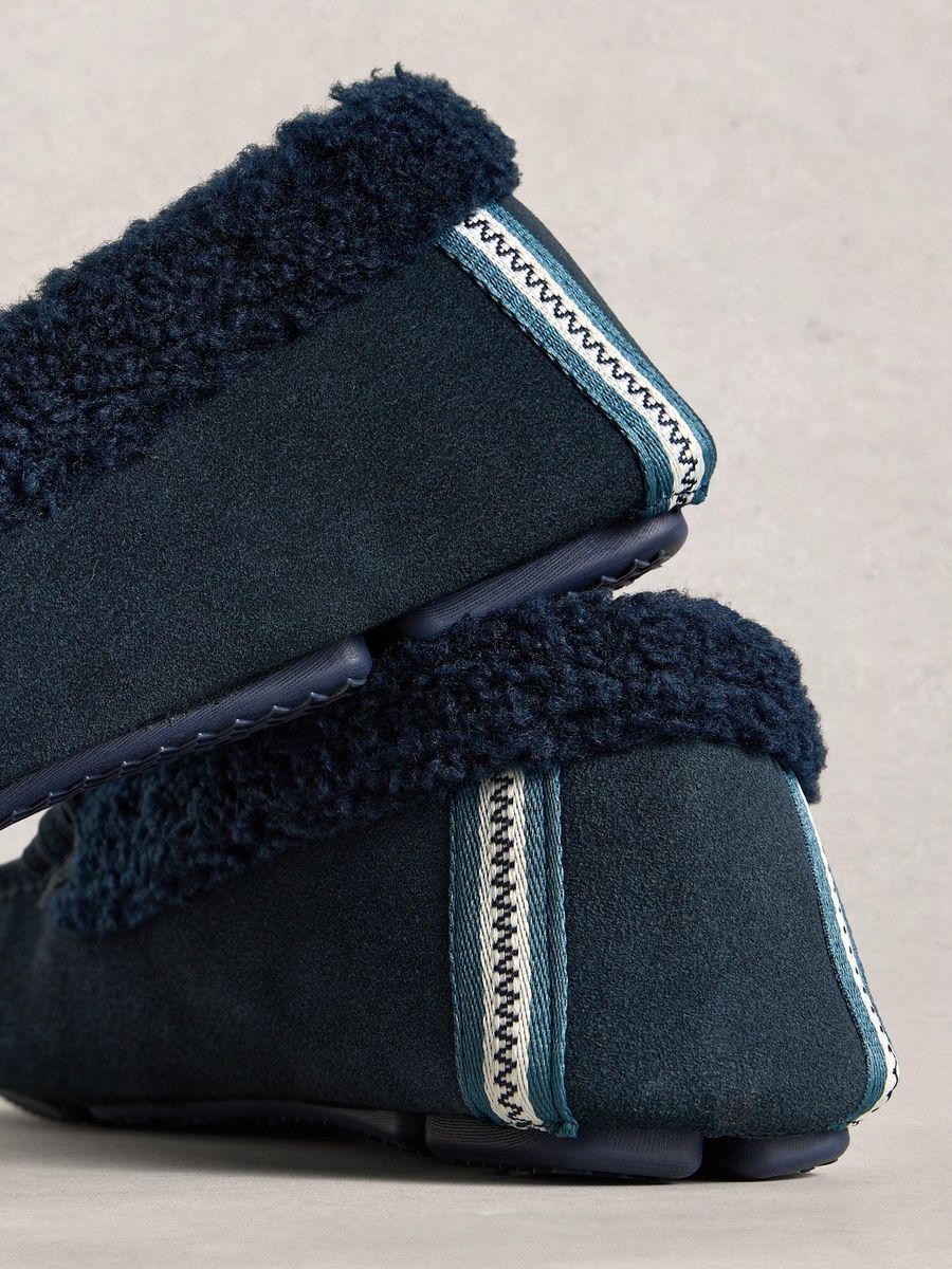 Marineblaue Wildleder-Mokassin-Hausschuhe mit Fellbesatz