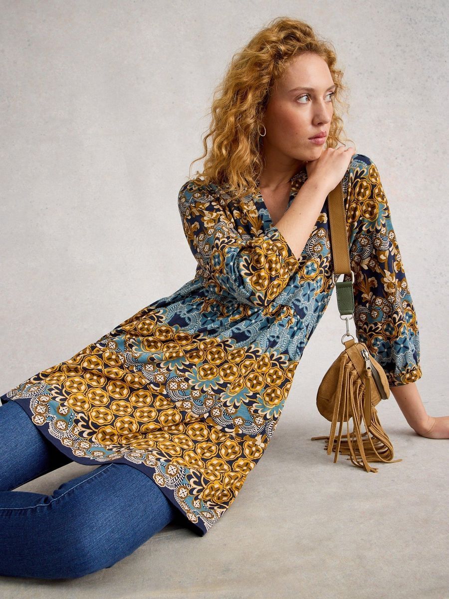 Bedrucktes Stufen-Tunika-Kleid