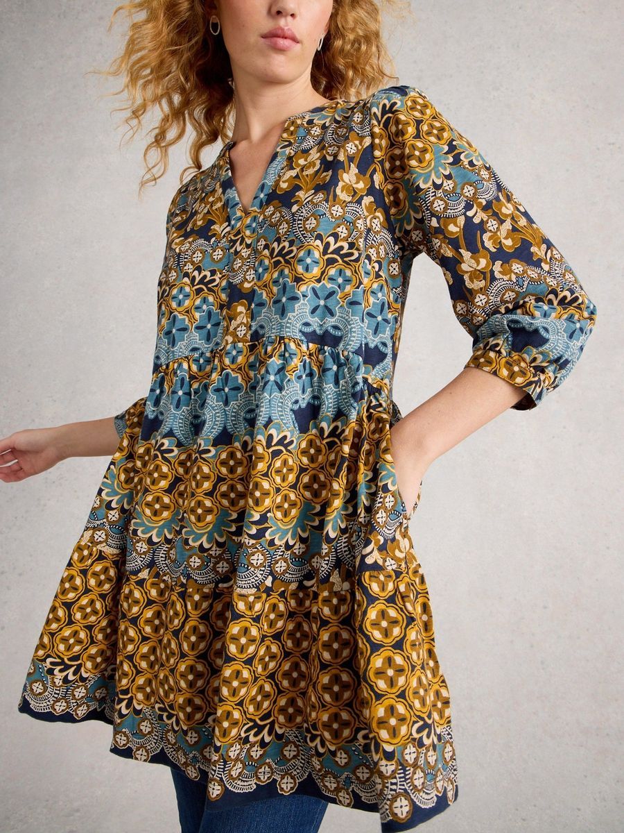 Bedrucktes Stufen-Tunika-Kleid