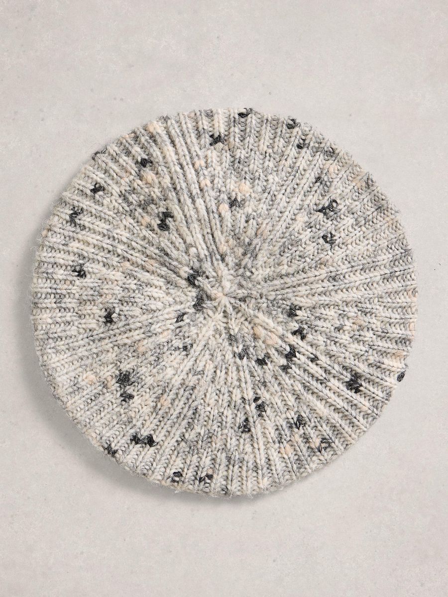 Strickbarett mit Sprenkelmuster