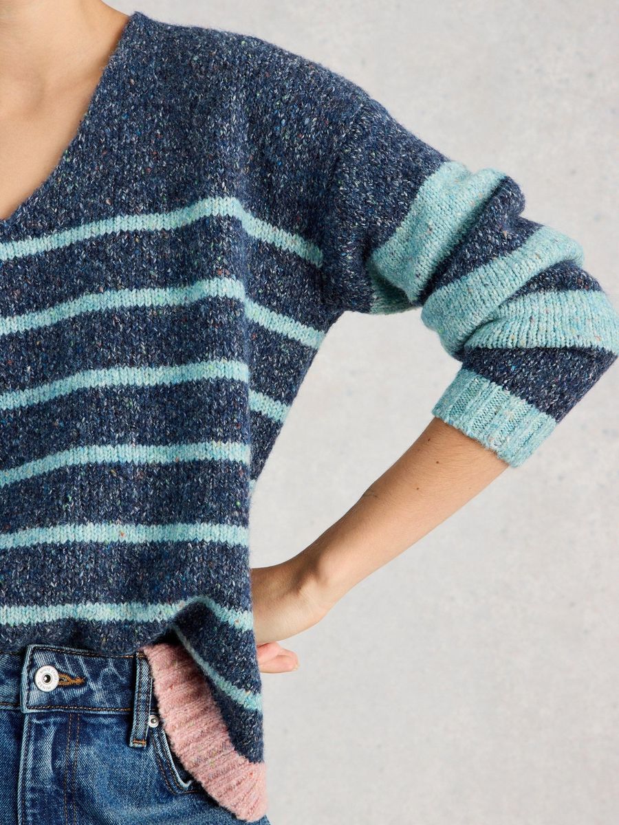 Gestreifter Strickpullover mit V-Ausschnitt