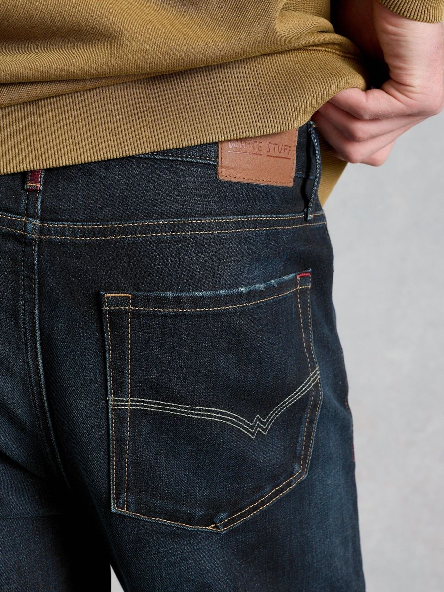 Jeans mit geradem Bein in dunkler Waschung