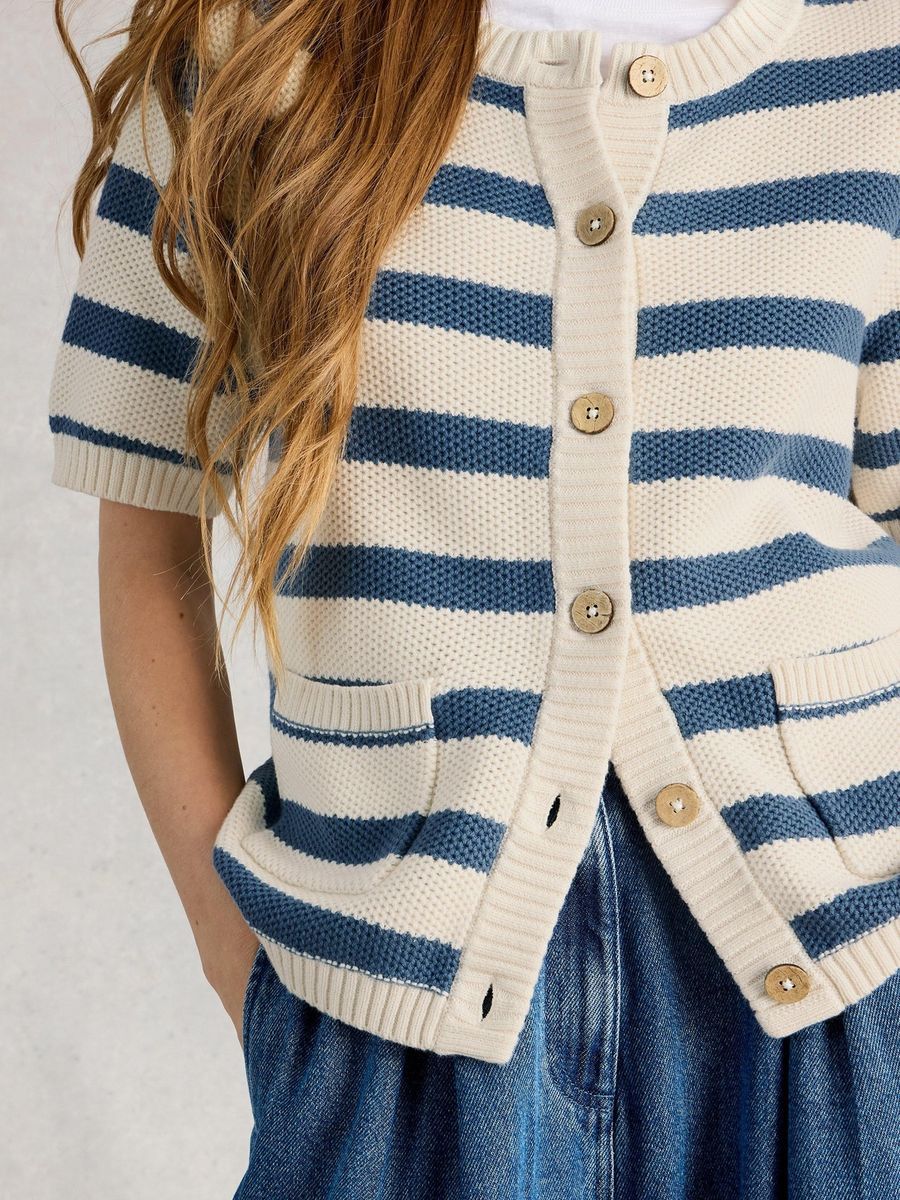 Gestreifte Kurzarm-Strickjacke aus Baumwolle