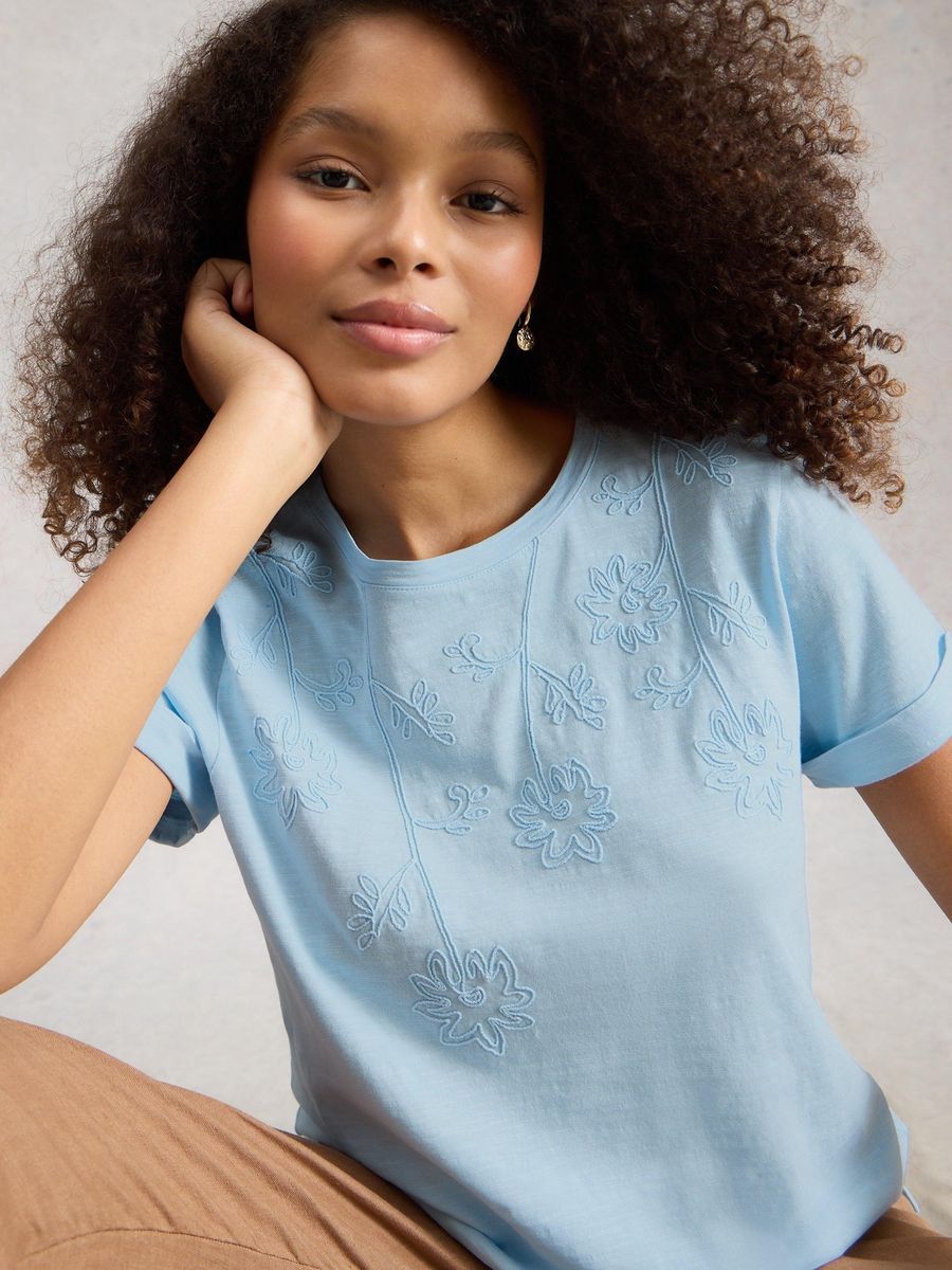 Besticktes Blumen-T-Shirt