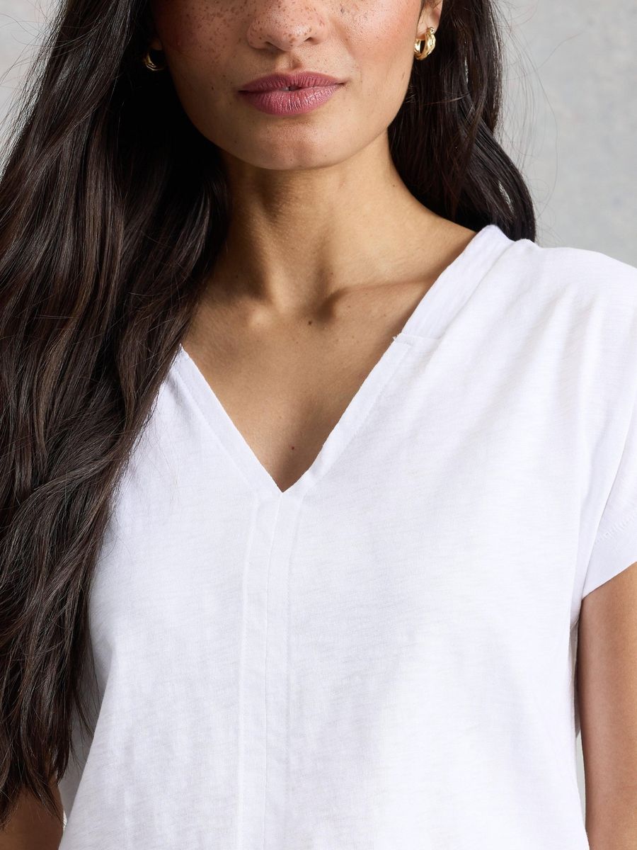 Lässiges Baumwoll-T-Shirt mit V-Ausschnitt