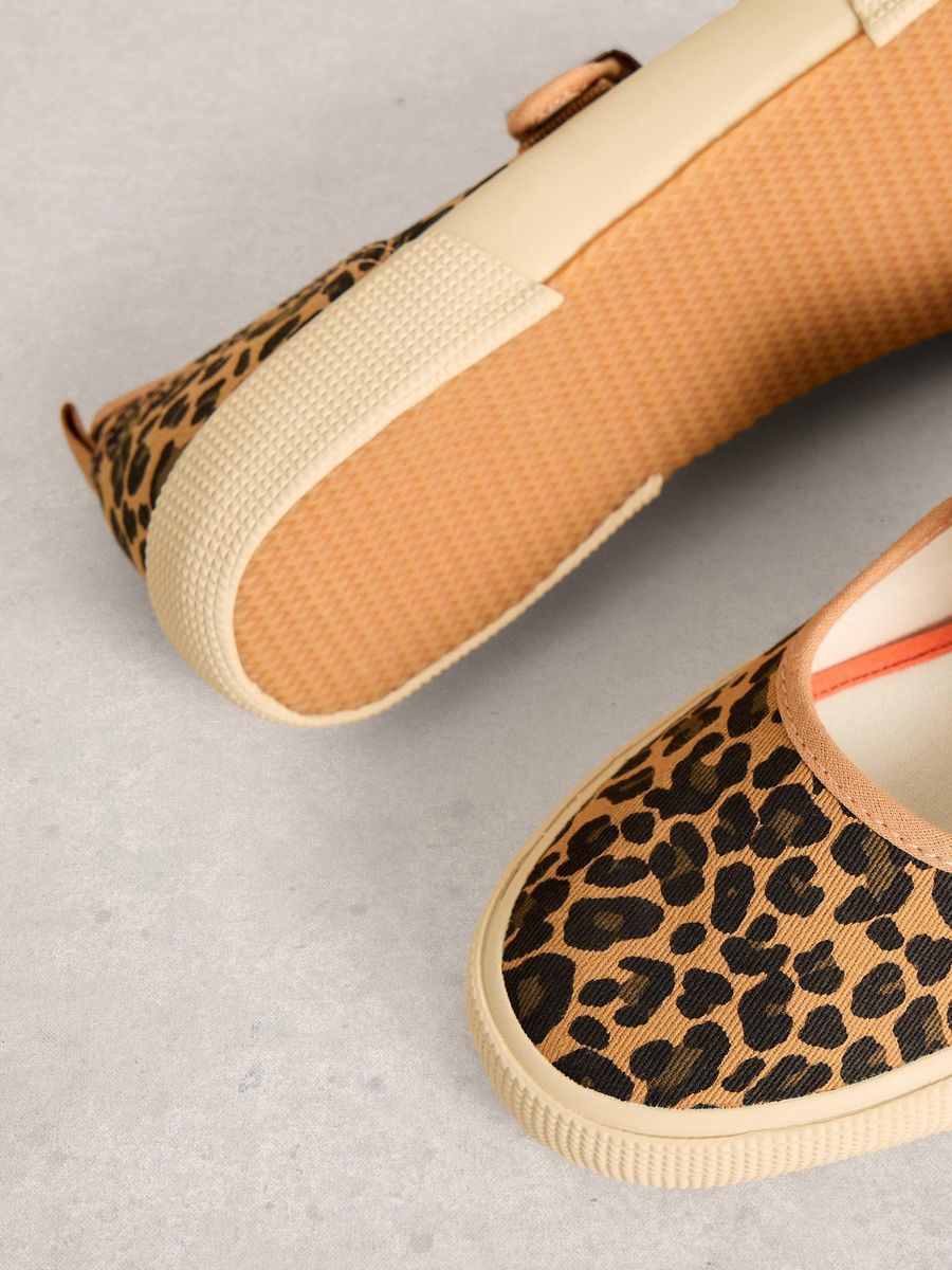 Mary Jane Stoffschuhe mit Leopardenmuster