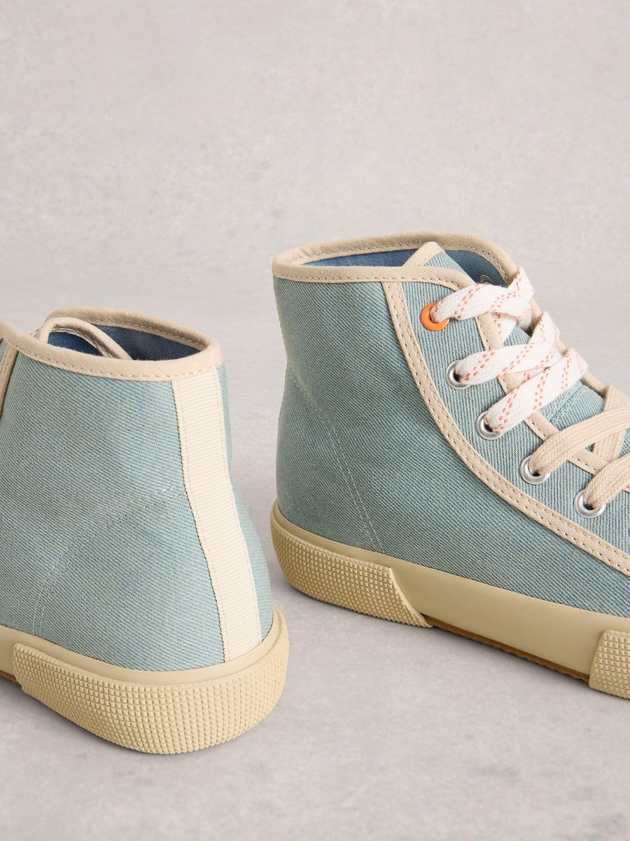 Hi-Top Sneaker aus recycelter Baumwolle