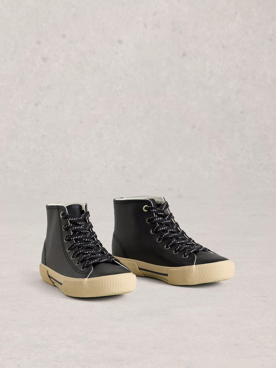 Hi-Top Sneaker aus recycelter Baumwolle