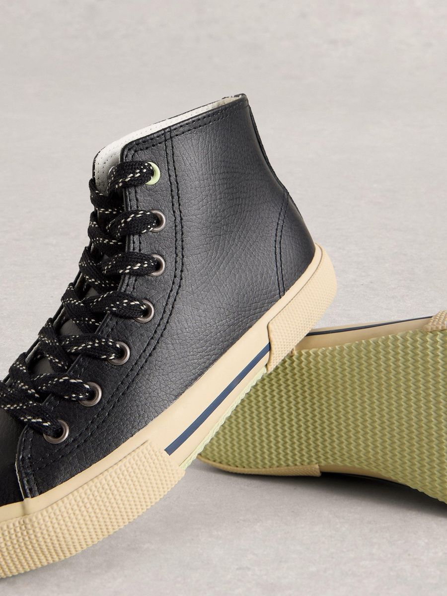 Hi-Top Sneaker aus recycelter Baumwolle