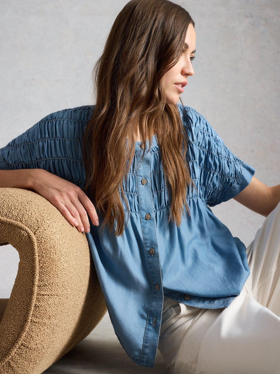 Gerafftes Chambray-Knopfleistentop