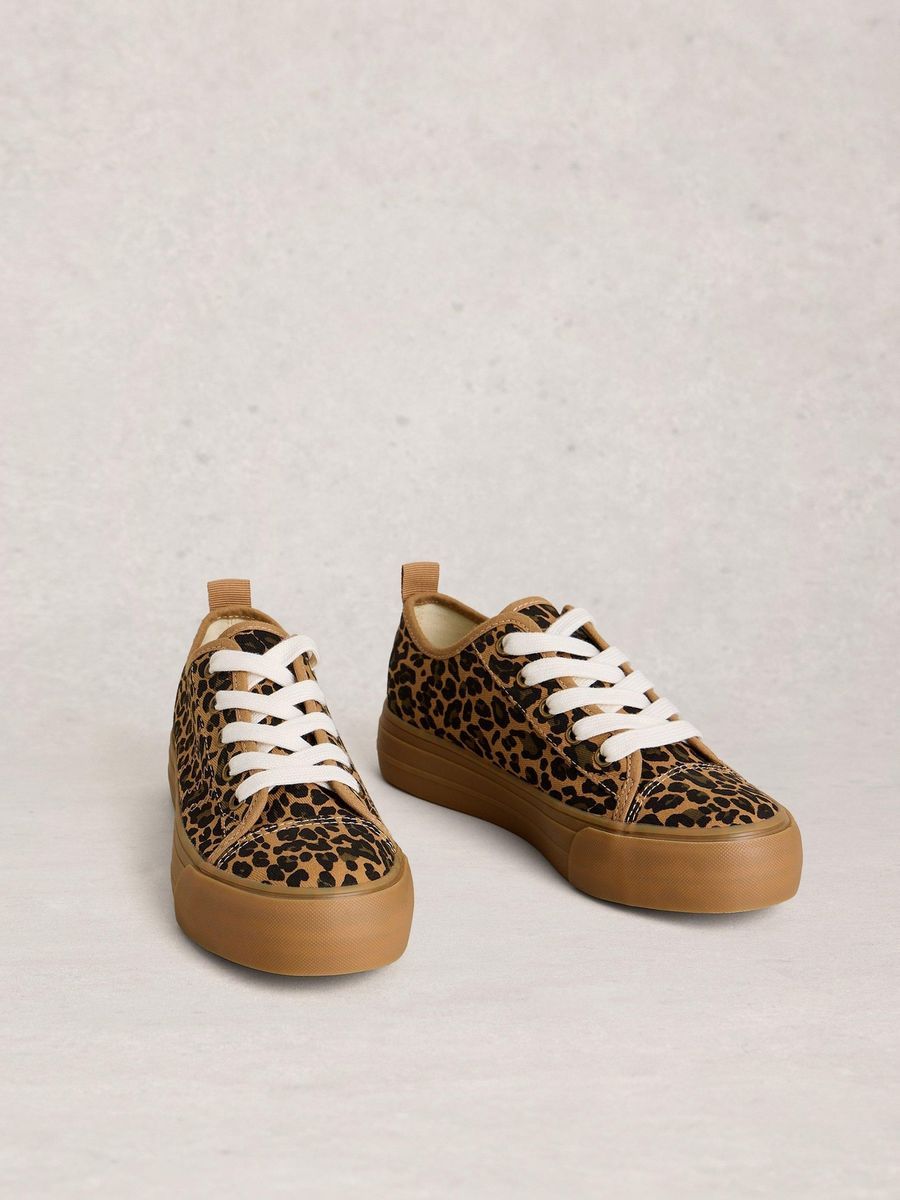Canvas-Sneakers mit Leopardenmuster und Plateausohle