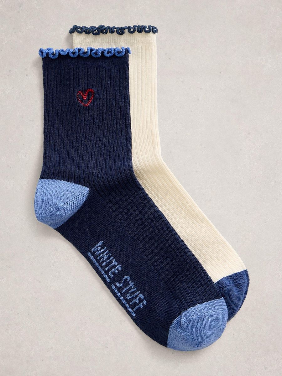 Socken mit Herzstickerei und Rüschenbesatz