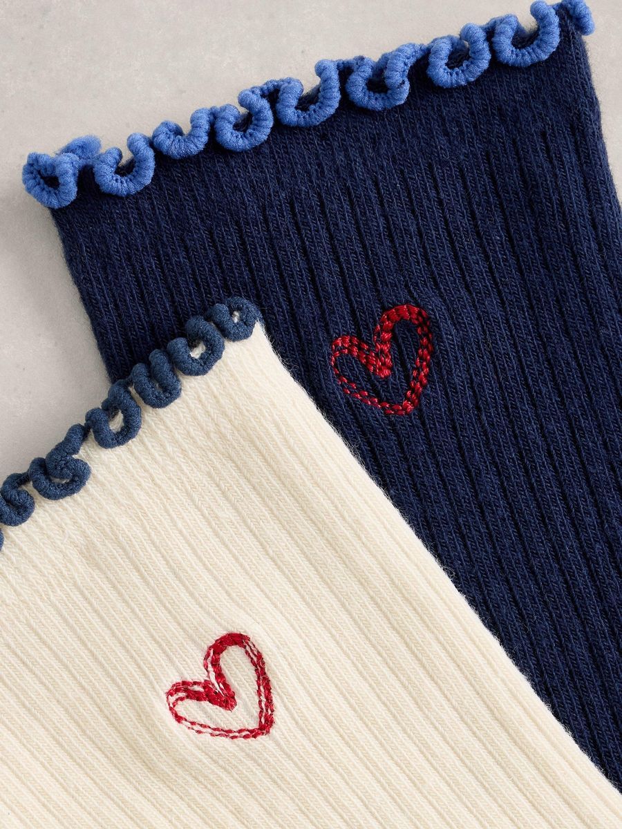 Socken mit Herzstickerei und Rüschenbesatz