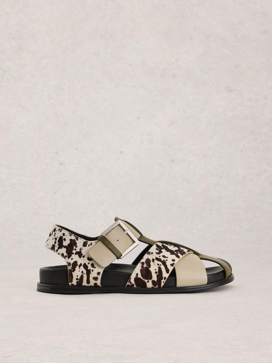 Riemchensandalen im Fischerstil mit Schnallendetail