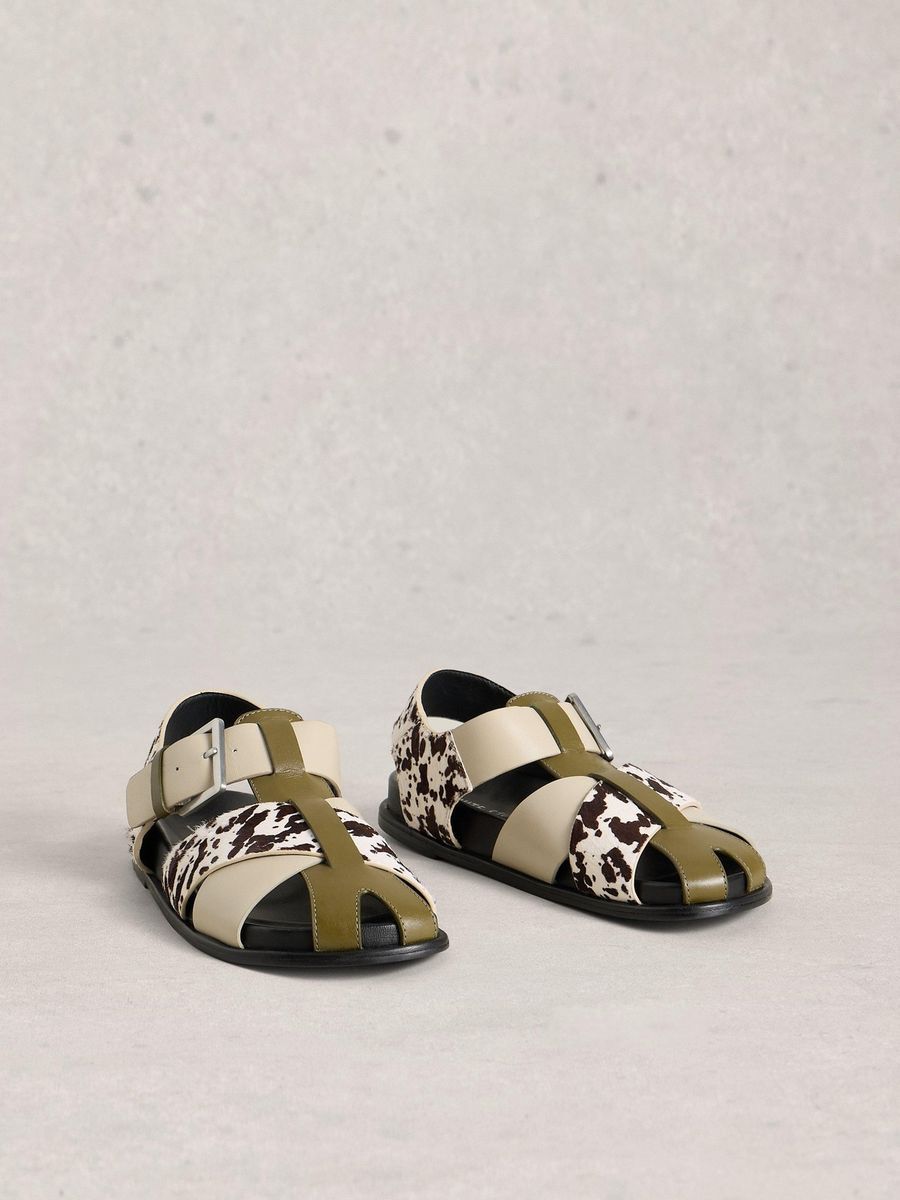 Riemchensandalen im Fischerstil mit Schnallendetail