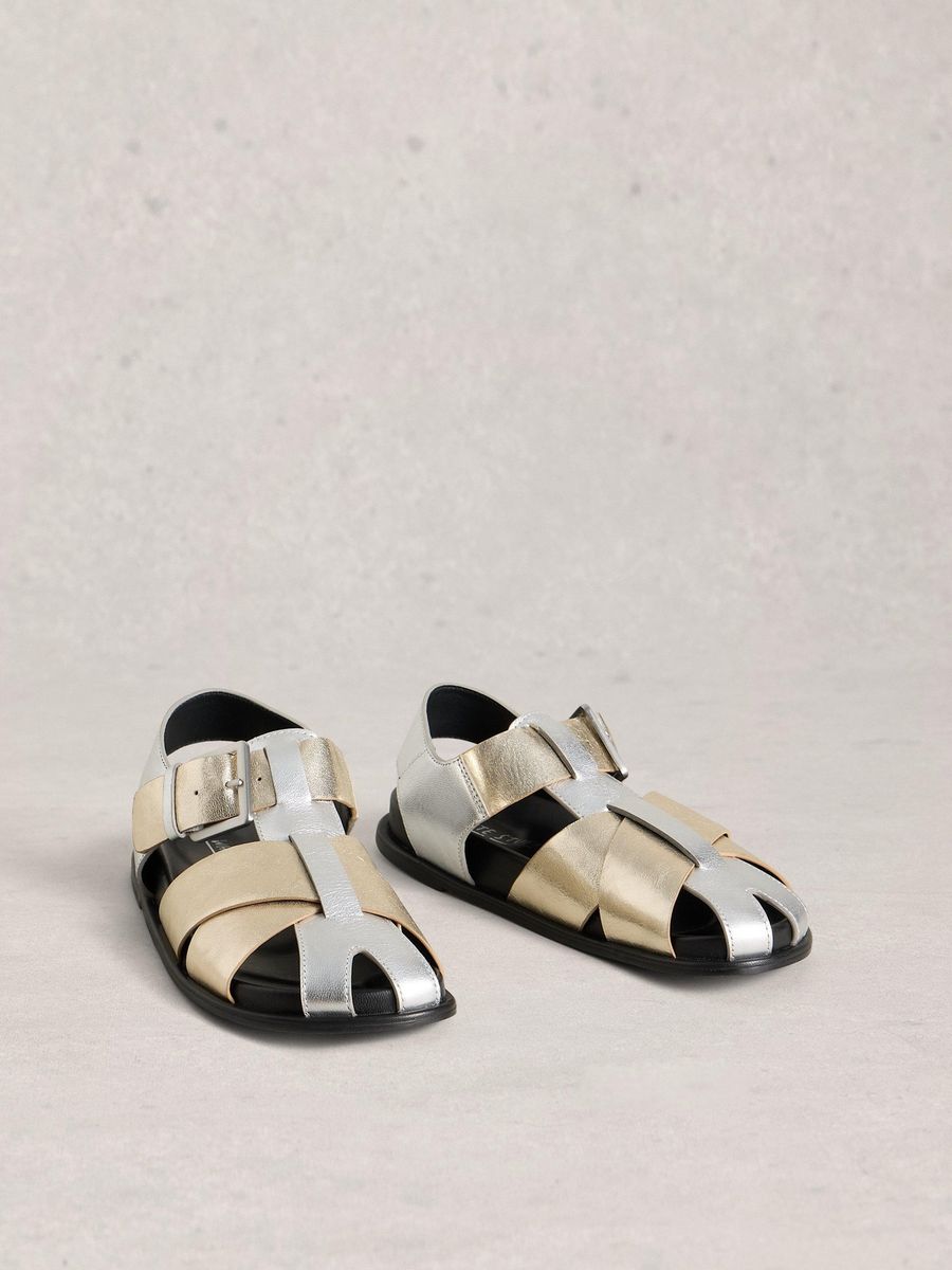 Riemchensandalen im Fischerstil mit Schnallendetail