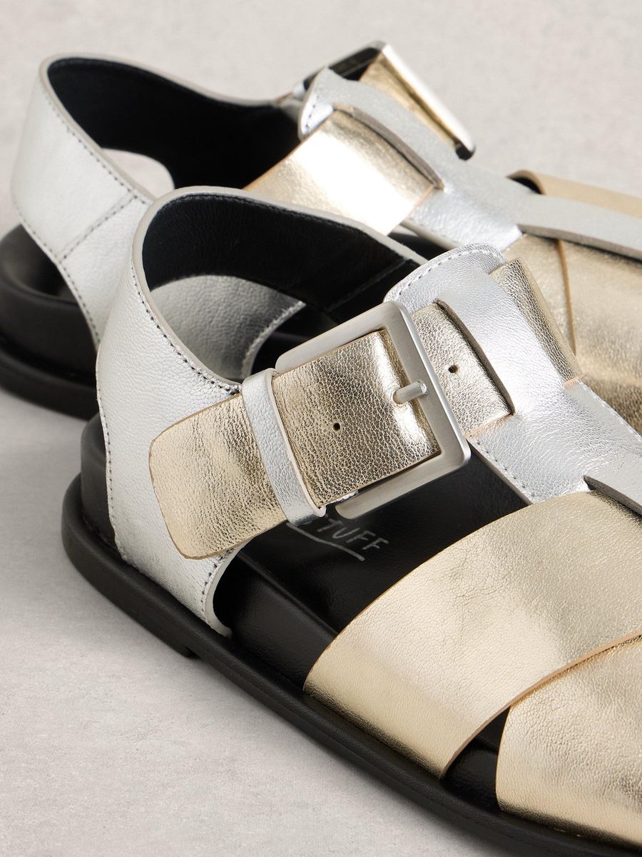 Riemchensandalen im Fischerstil mit Schnallendetail