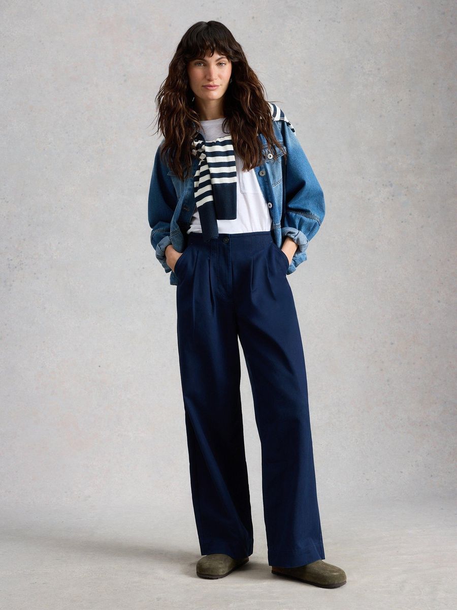 Weite Bundfaltenhose in Marineblau