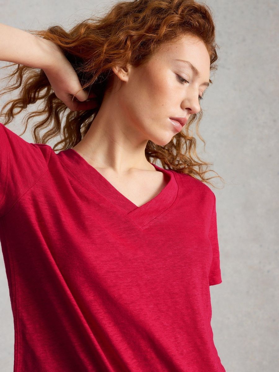 Klassisches Leinen T-Shirt mit V-Ausschnitt