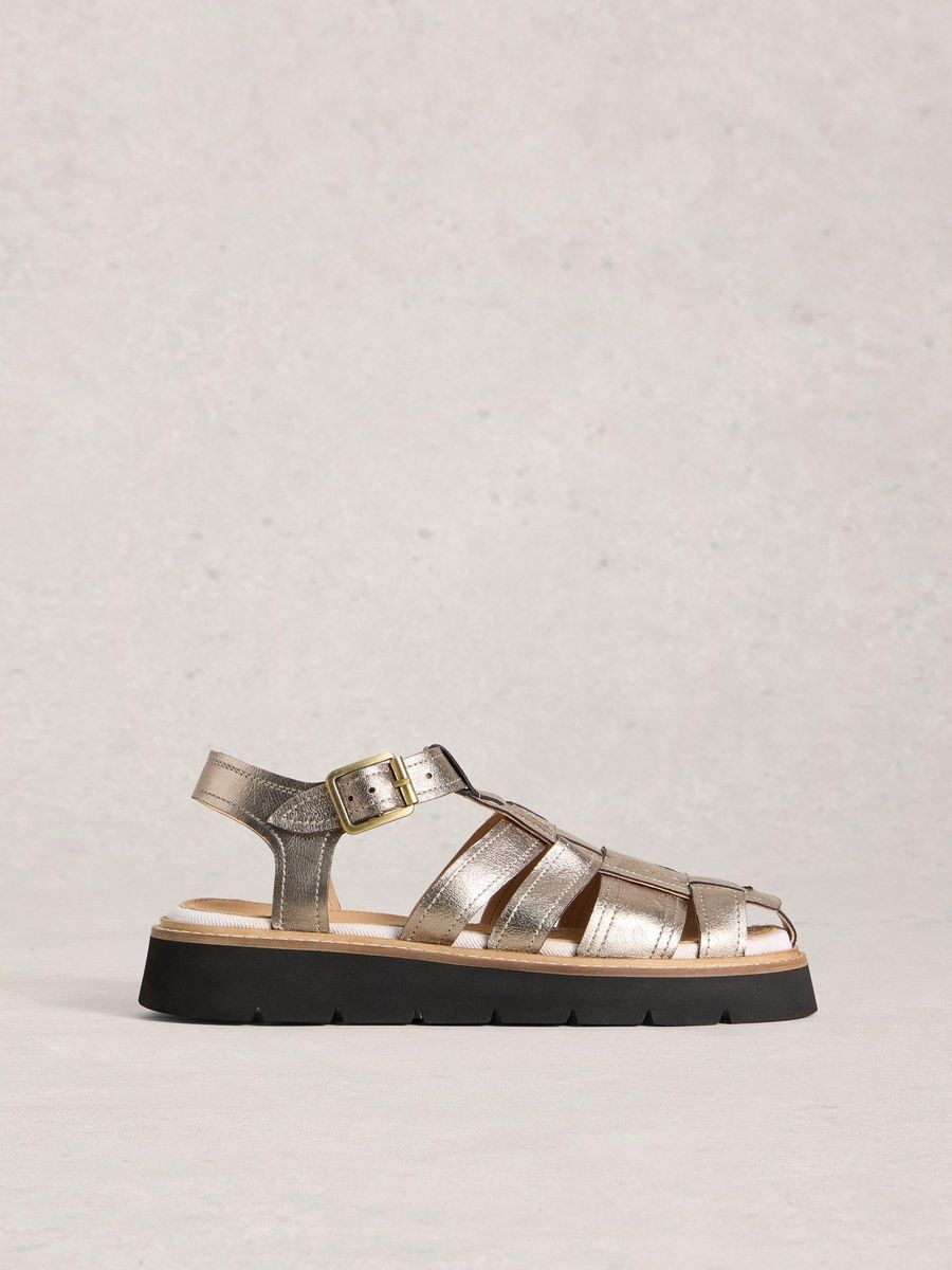 Riemensandalen mit Plateau und Korbgeflecht