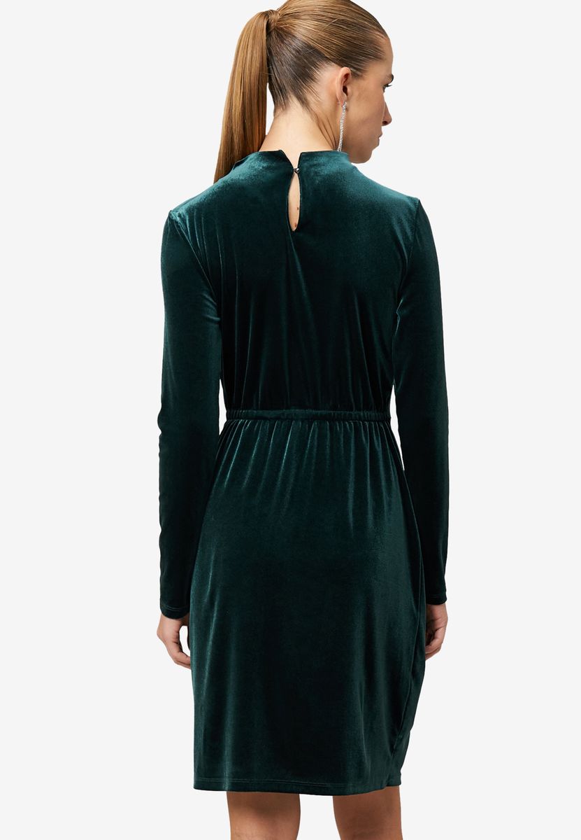 Samtkleid mit Stehkragen