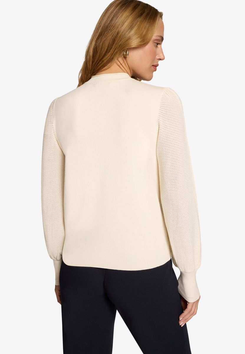 Stehkragenpullover mit Strukturärmeln