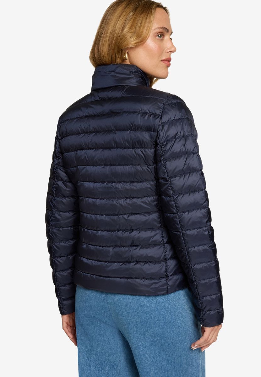 Leichte Steppjacke mit Stehkragen