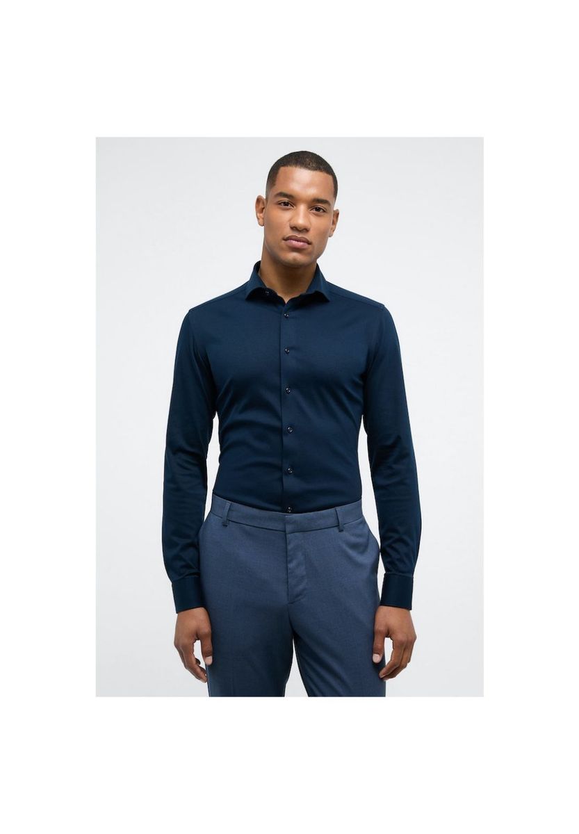 Klassisches marineblaues Langarm-Hemd