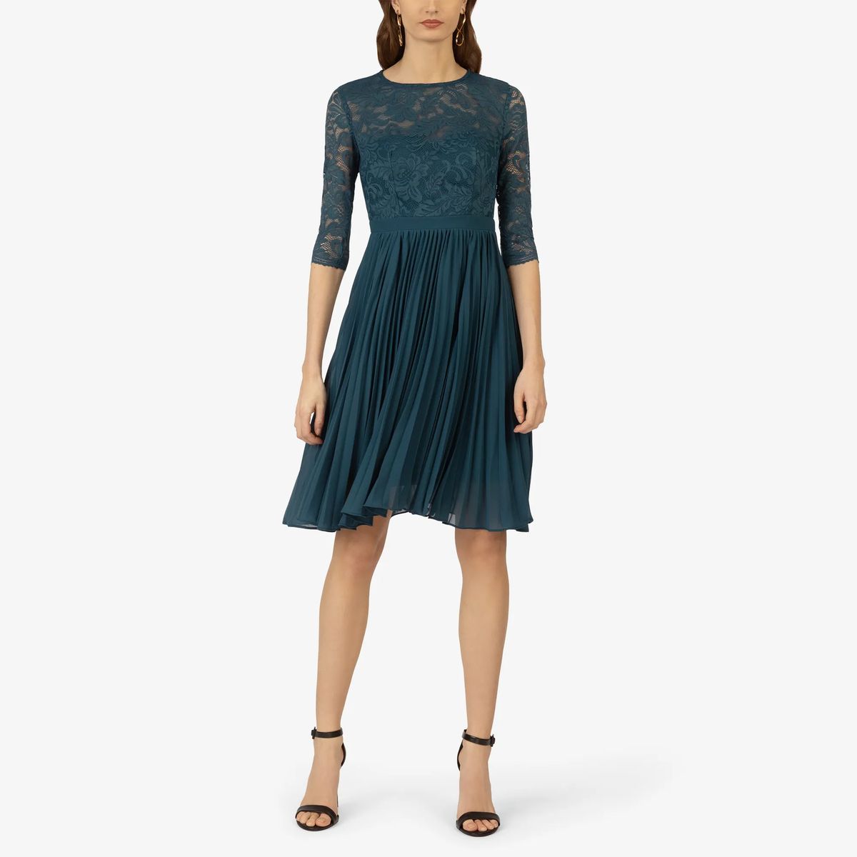 Elegantes Kleid mit Plissee und Spitze