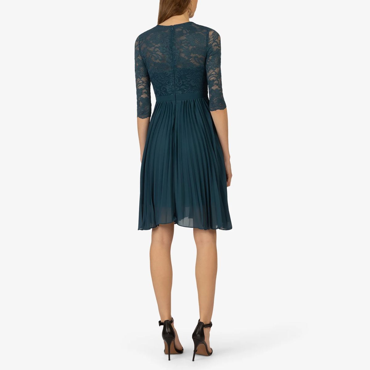 Elegantes Kleid mit Plissee und Spitze