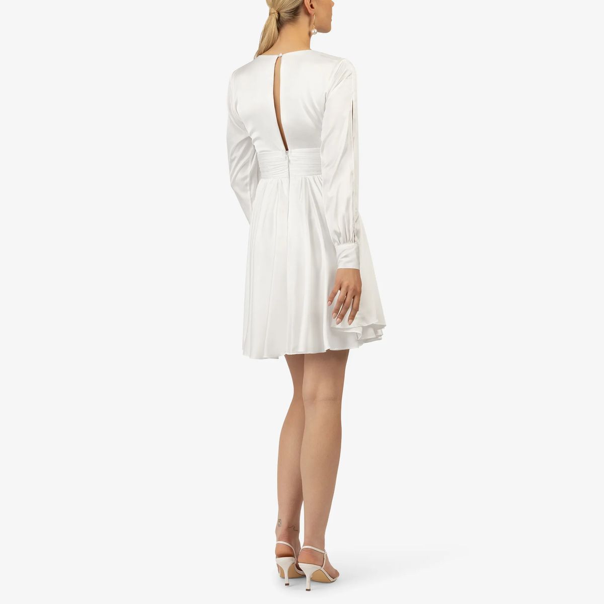 Elegantes Kleid mit V-Ausschnitt und langen Ärmeln