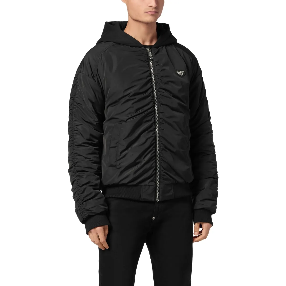 Moderne wattierte Bomberjacke mit Kapuze