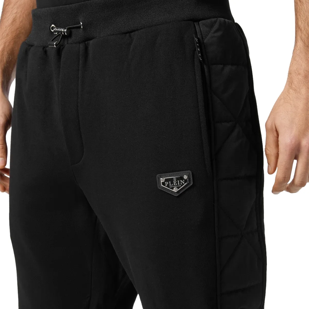 Schwarze Jogginghose mit Steppeinsätzen