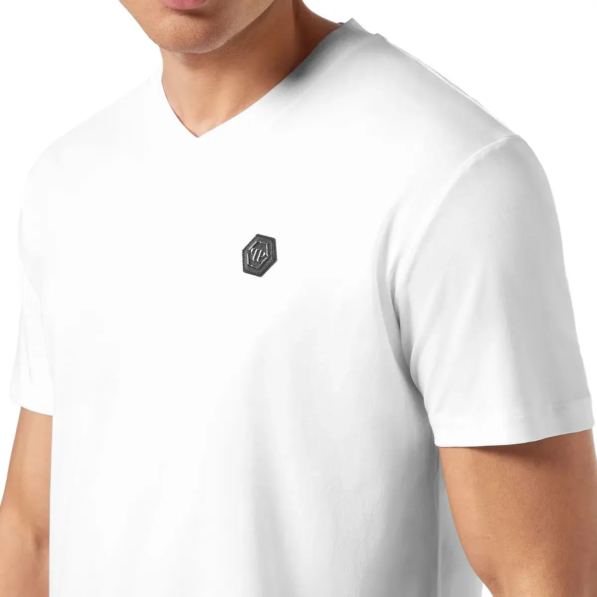 Basic T-Shirt mit V-Ausschnitt und Logo