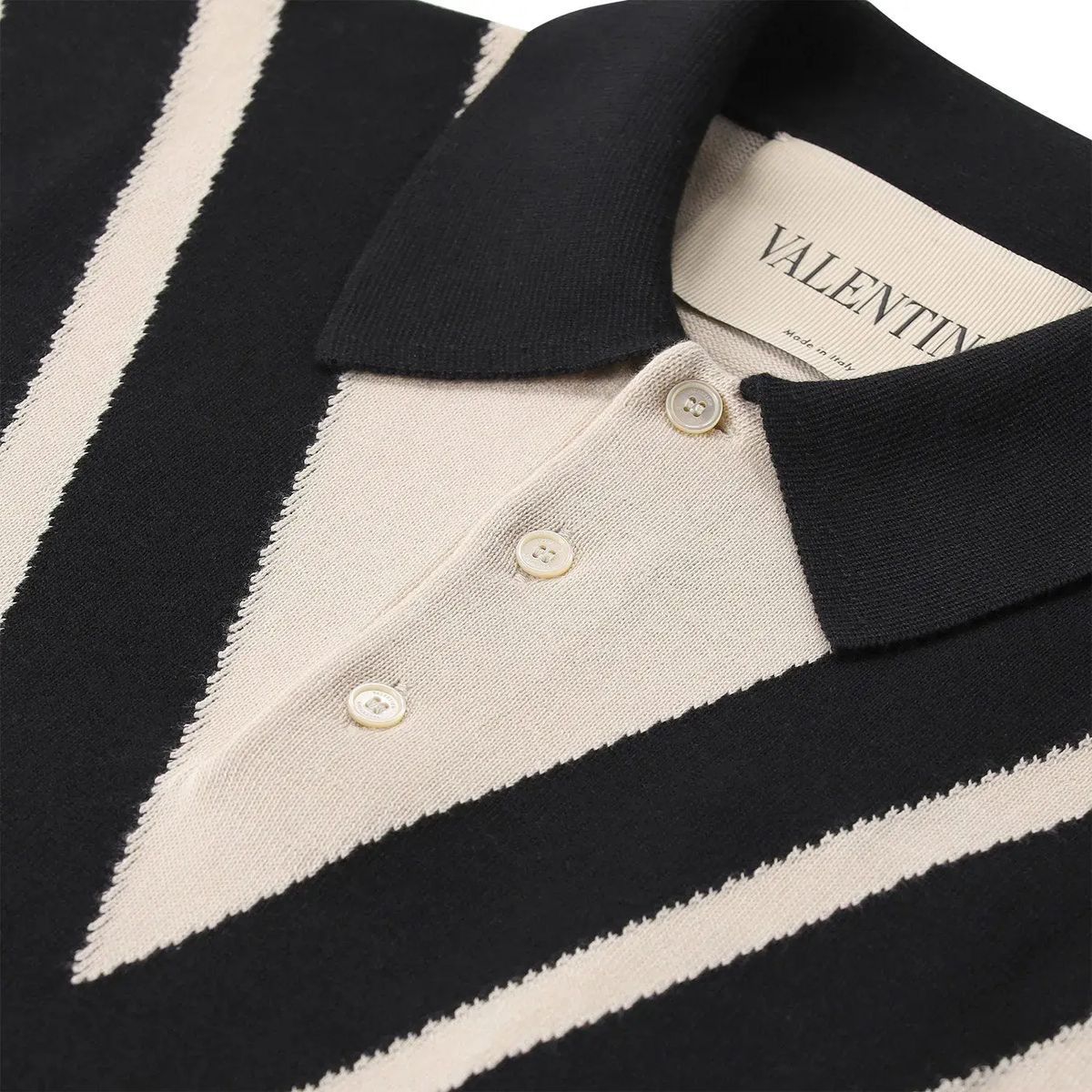 Modernes Baumwollstrick-Poloshirt mit V-Design