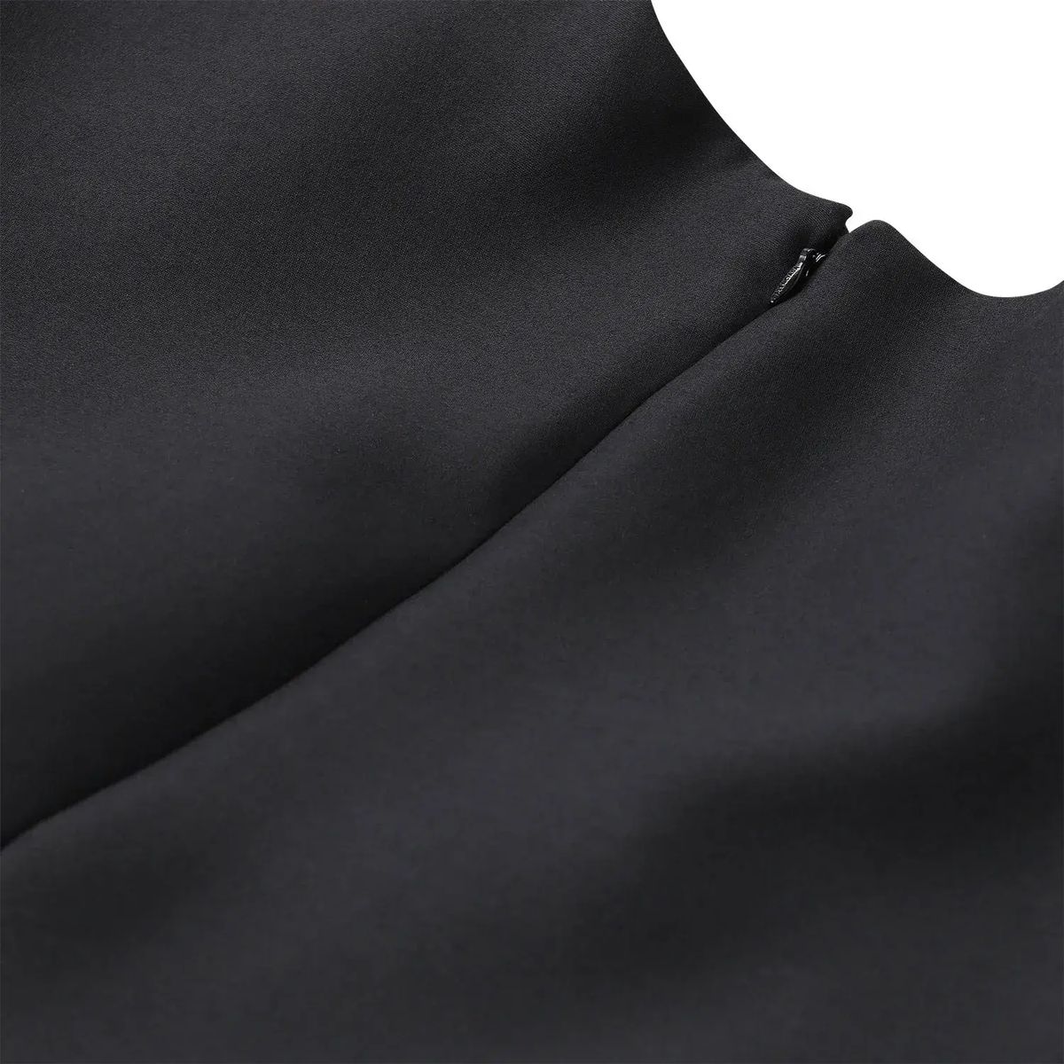Modernes Midi-Kleid aus Wolle und Seide mit Schleife