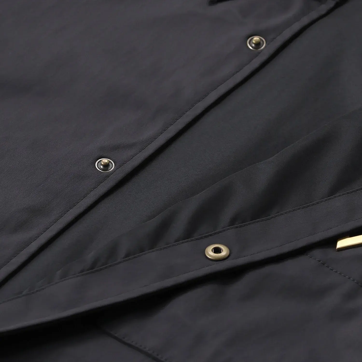 Oversize Hemdjacke aus Nylon mit Logo