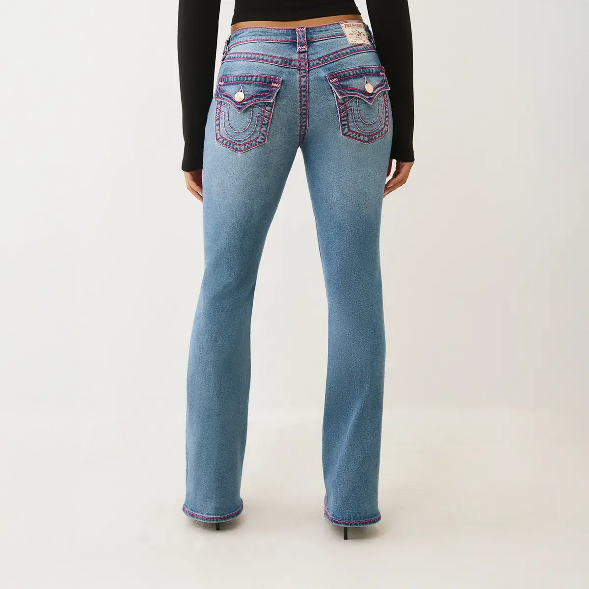 Bootcut-Jeans mit pinkfarbenen Nähten