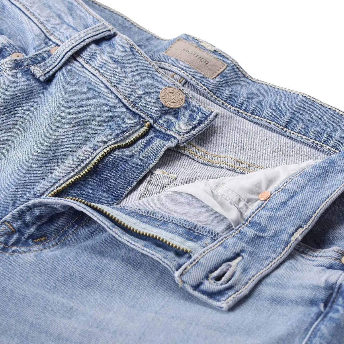 Mittelhohe, weite Knöcheljeans