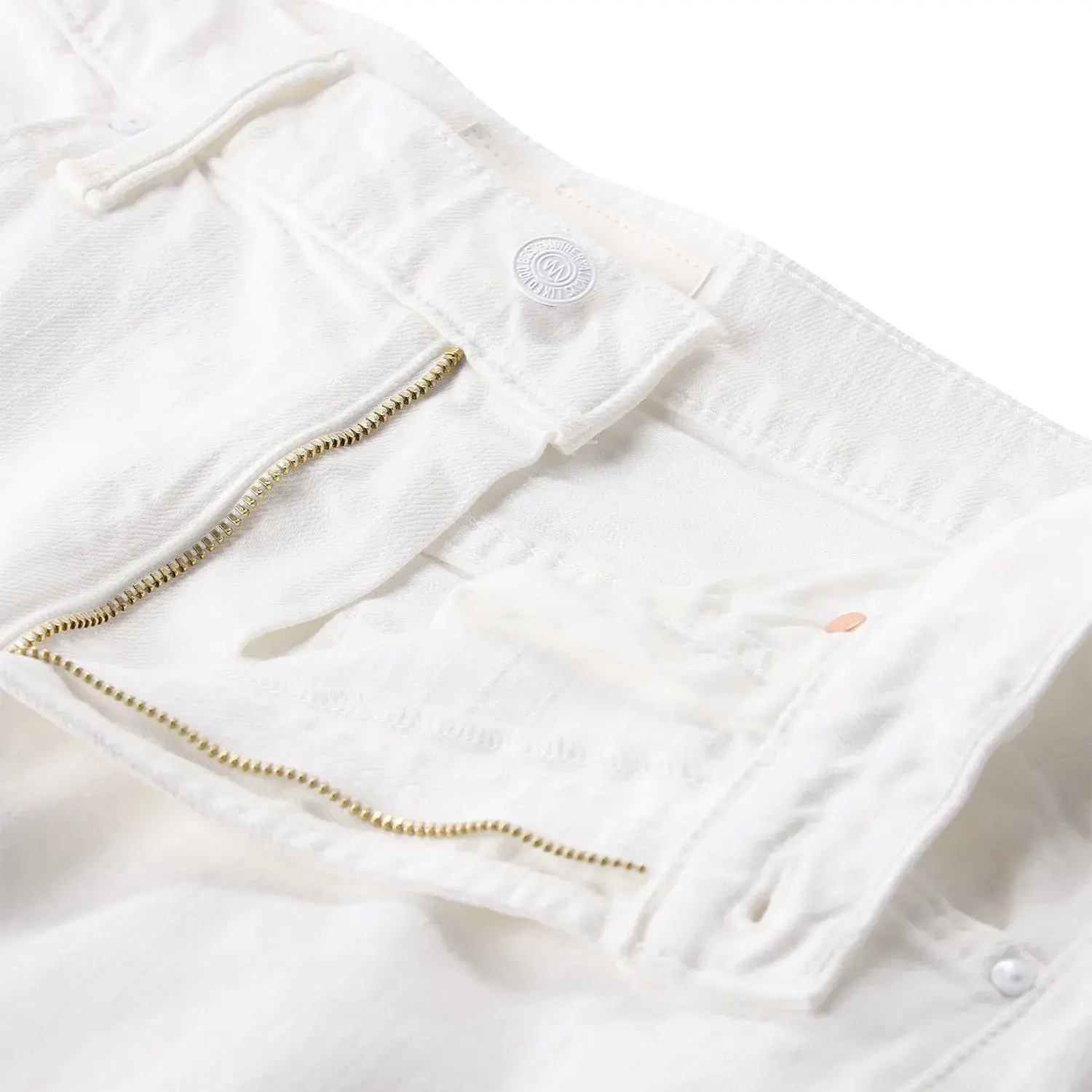 Hochgeschnittene Jeans mit weitem Bein
