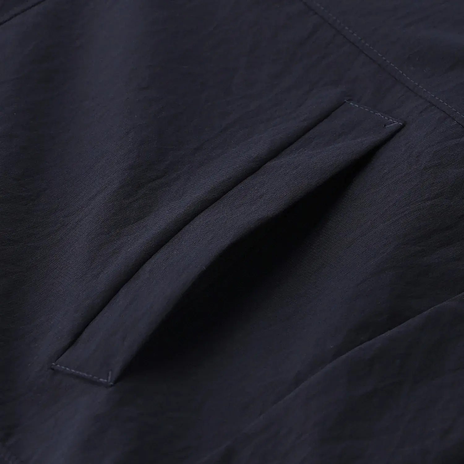Kapuzen-Leichtgewichtsjacke mit Reißverschluss