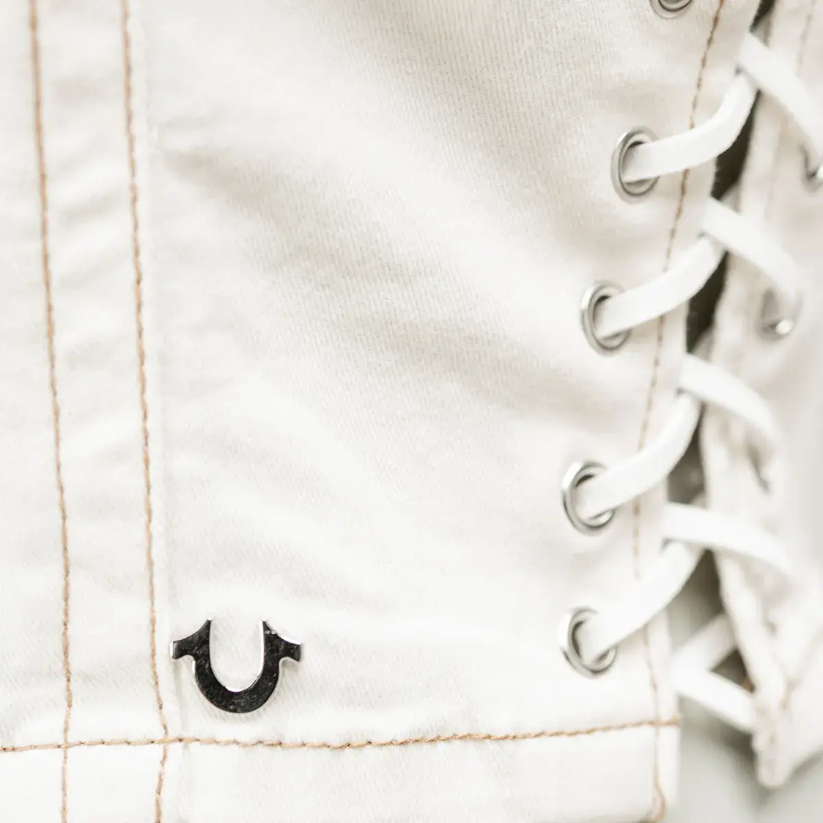 Kurzes Jeans-Top mit Schnürung