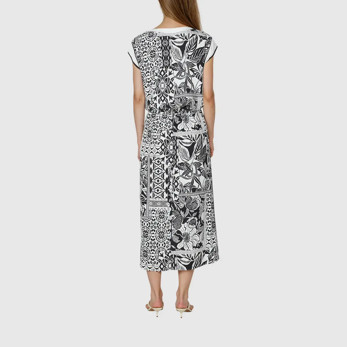 Top mit floral-geometrischem V-Ausschnitt