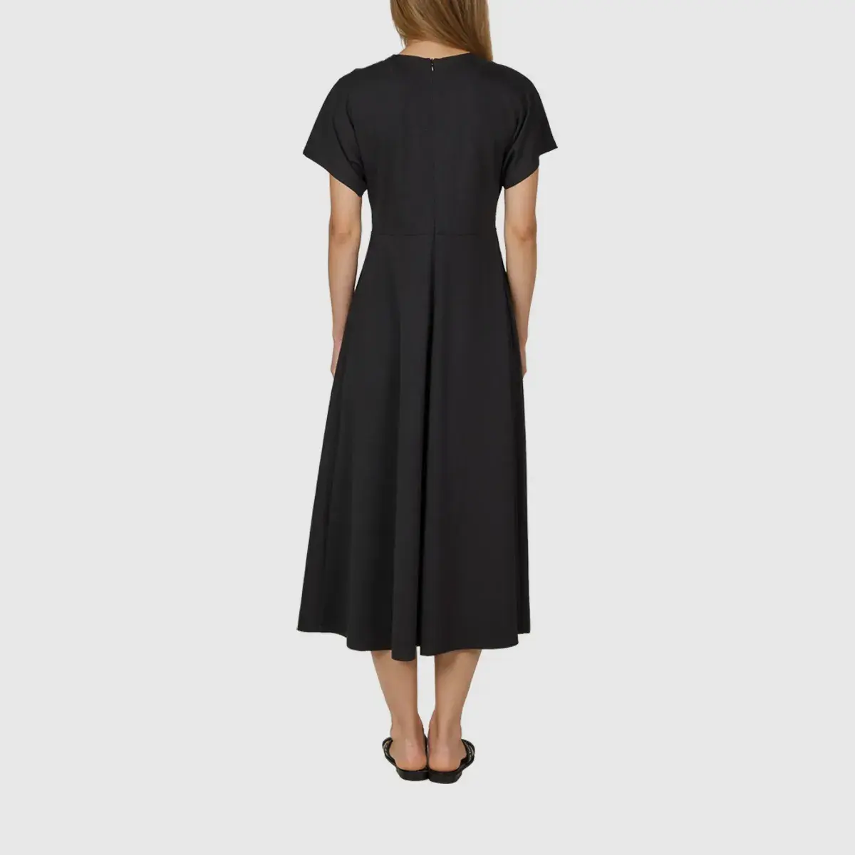 Schwarzes Midi-Kleid mit Fledermausärmeln