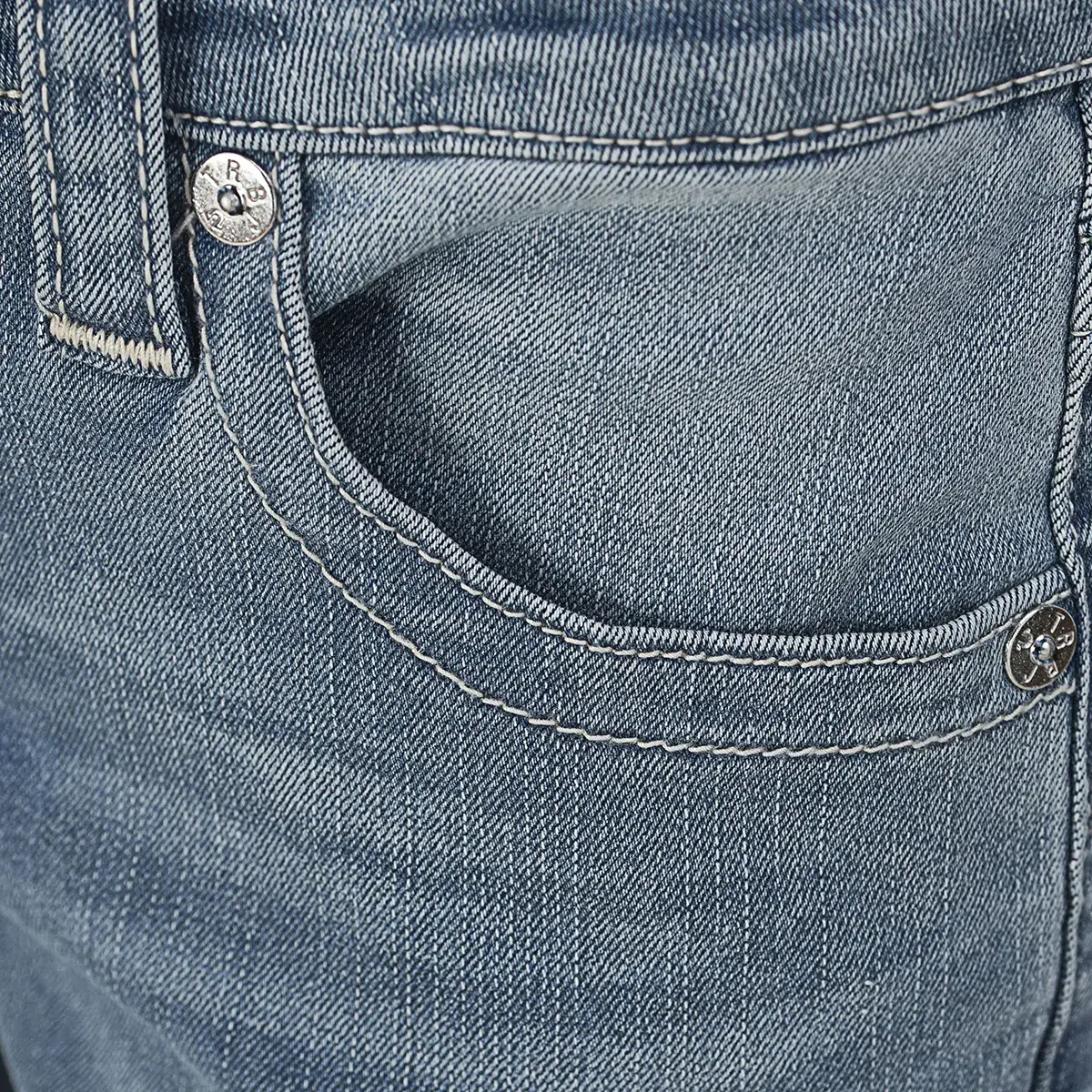 Bootcut Jeans aus hellblauem Denim