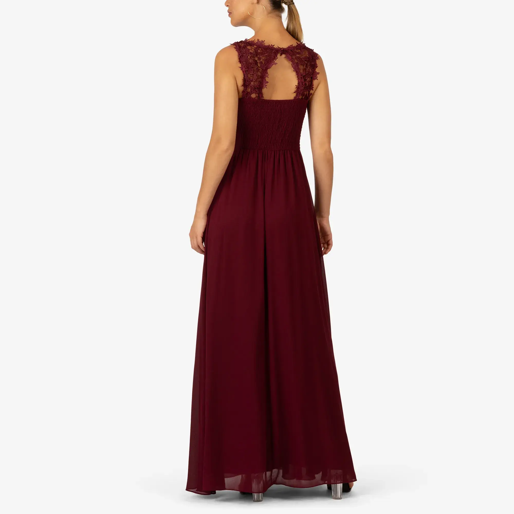 Elegantes Chiffonkleid mit Spitzenoberteil